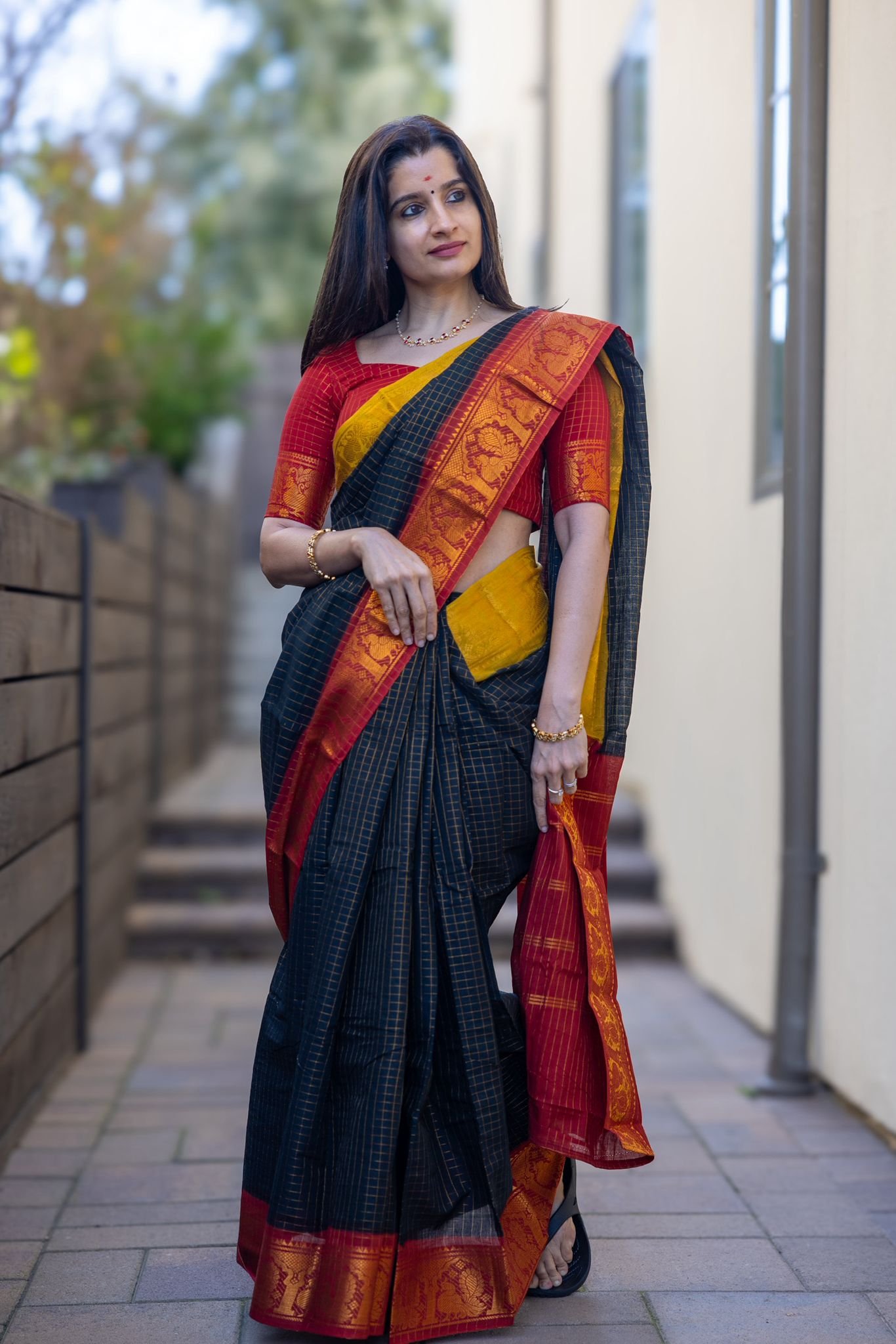 GANGA JAMUNA BLACK - Image 2