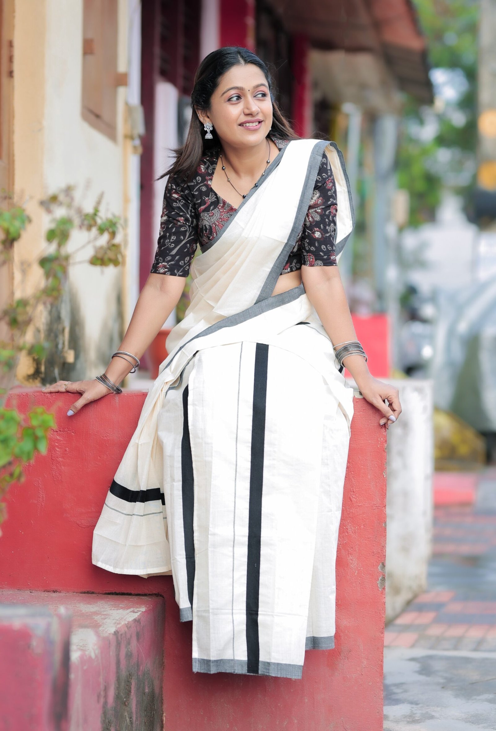 DHRISHYA SetMund with Cotton Blouse