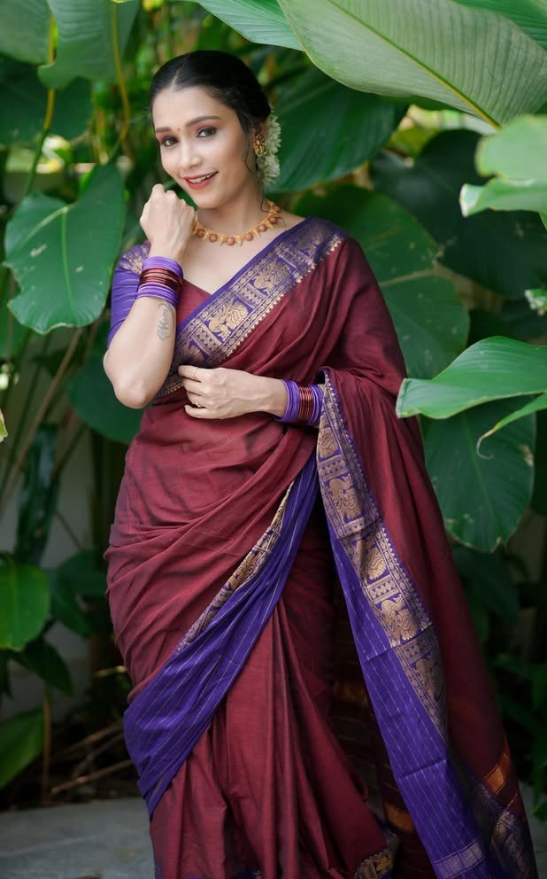 NAINEEKA MAROON